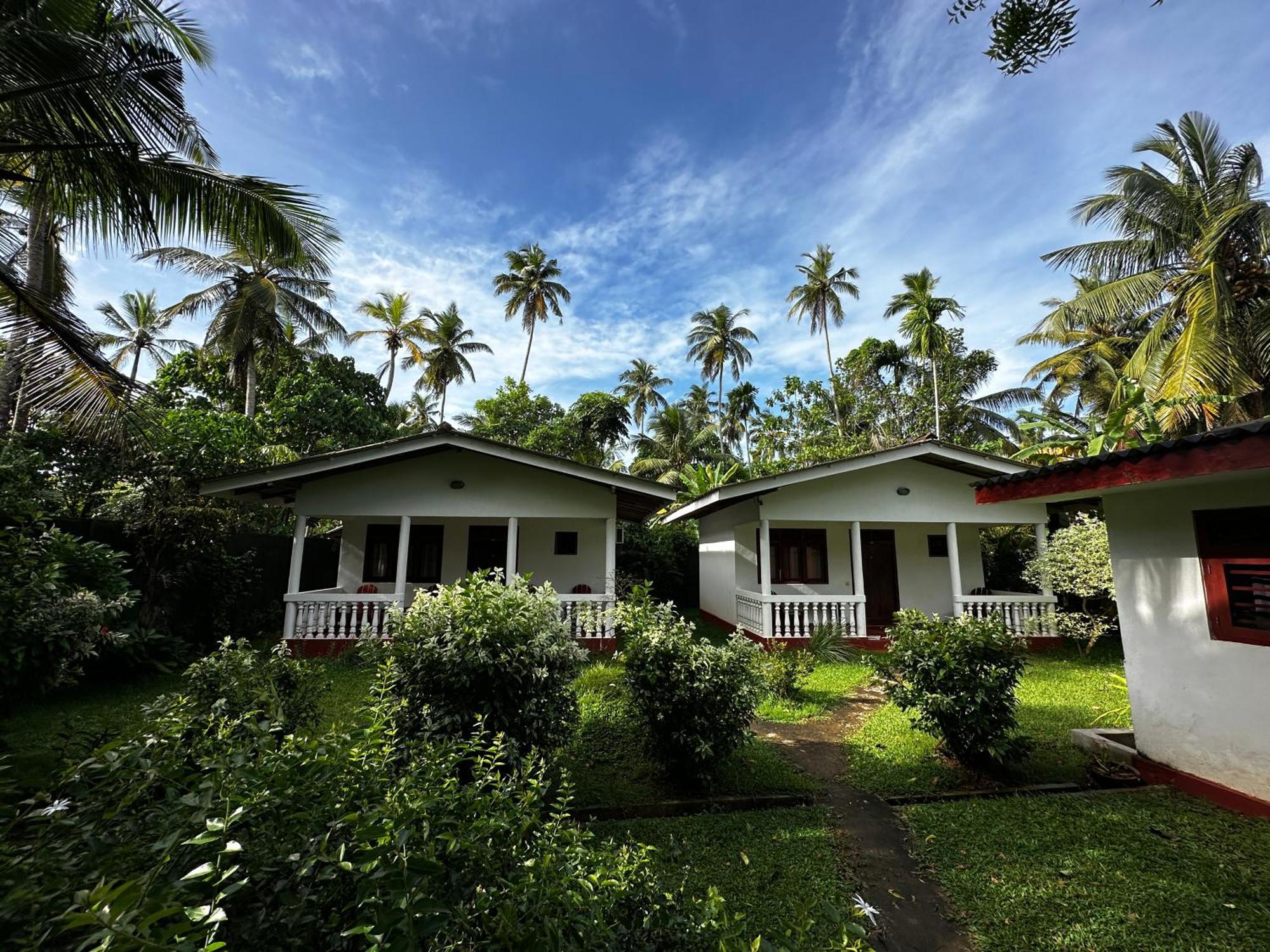 Vidisa Villas Hikkaduwa Exterior photo